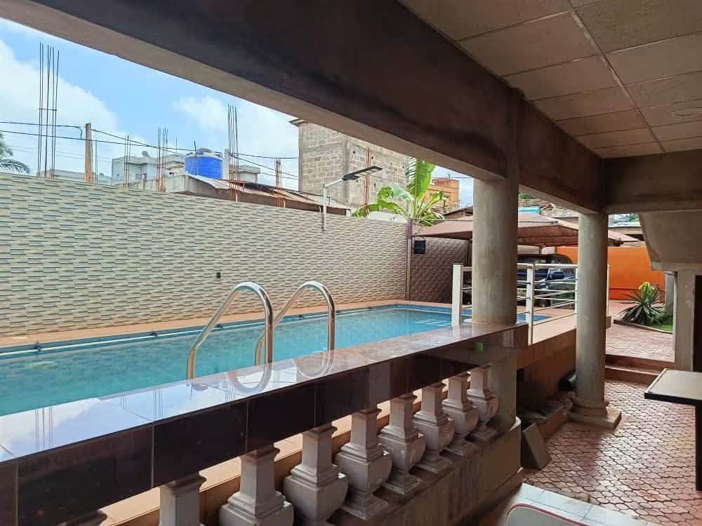 Villa duplex avec piscine à vendre à Godomey Togoudo 4