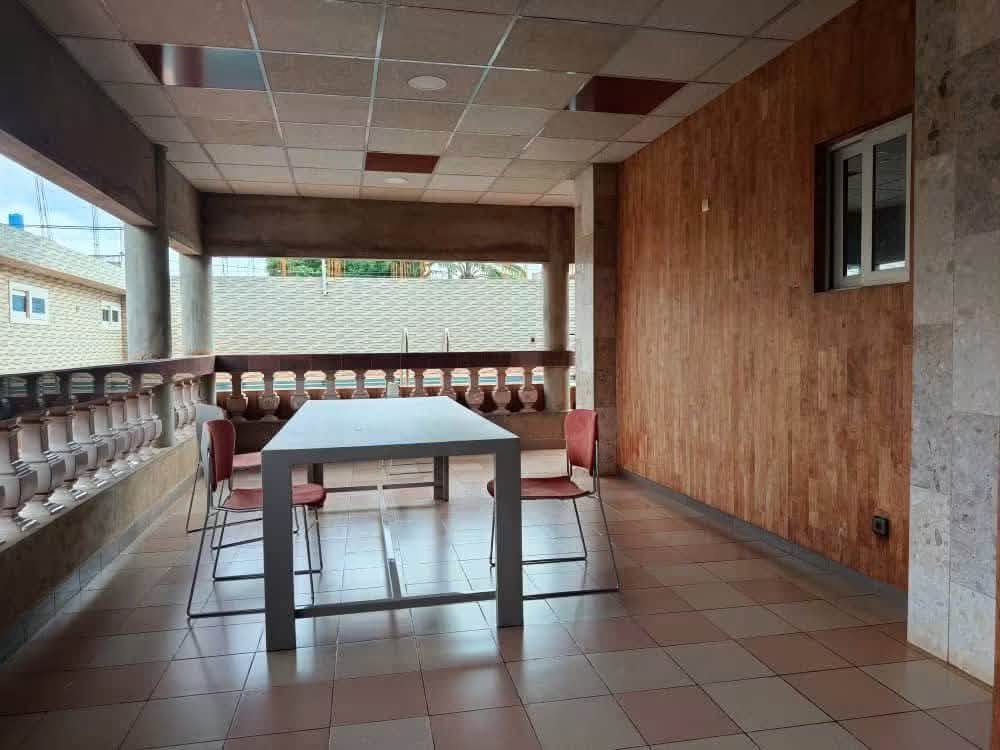 Villa duplex avec piscine à vendre à Godomey Togoudo 5