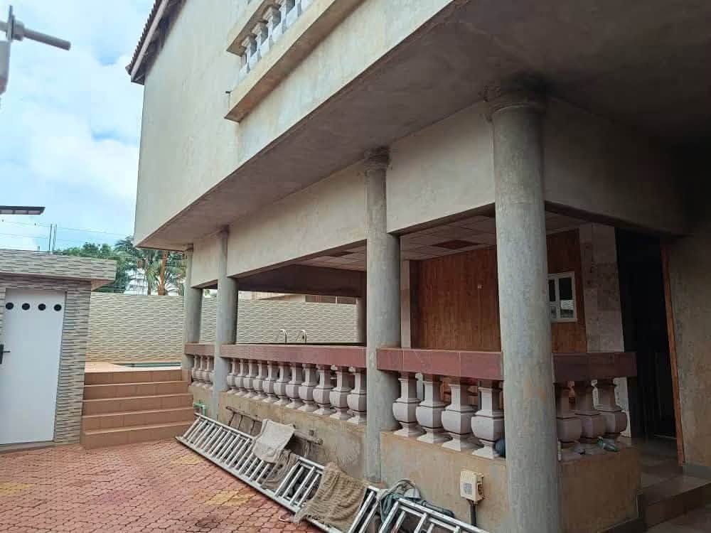 Villa duplex avec piscine à vendre à Godomey Togoudo 6