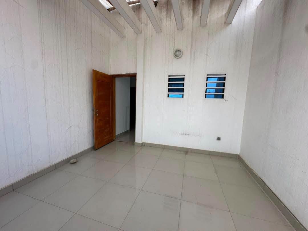 Villa duplex moderne à vendre à Fidjrossè proche Route des Pêches 10 Villa duplex moderne à vendre à Fidjrossè proche Route des Pêches 10