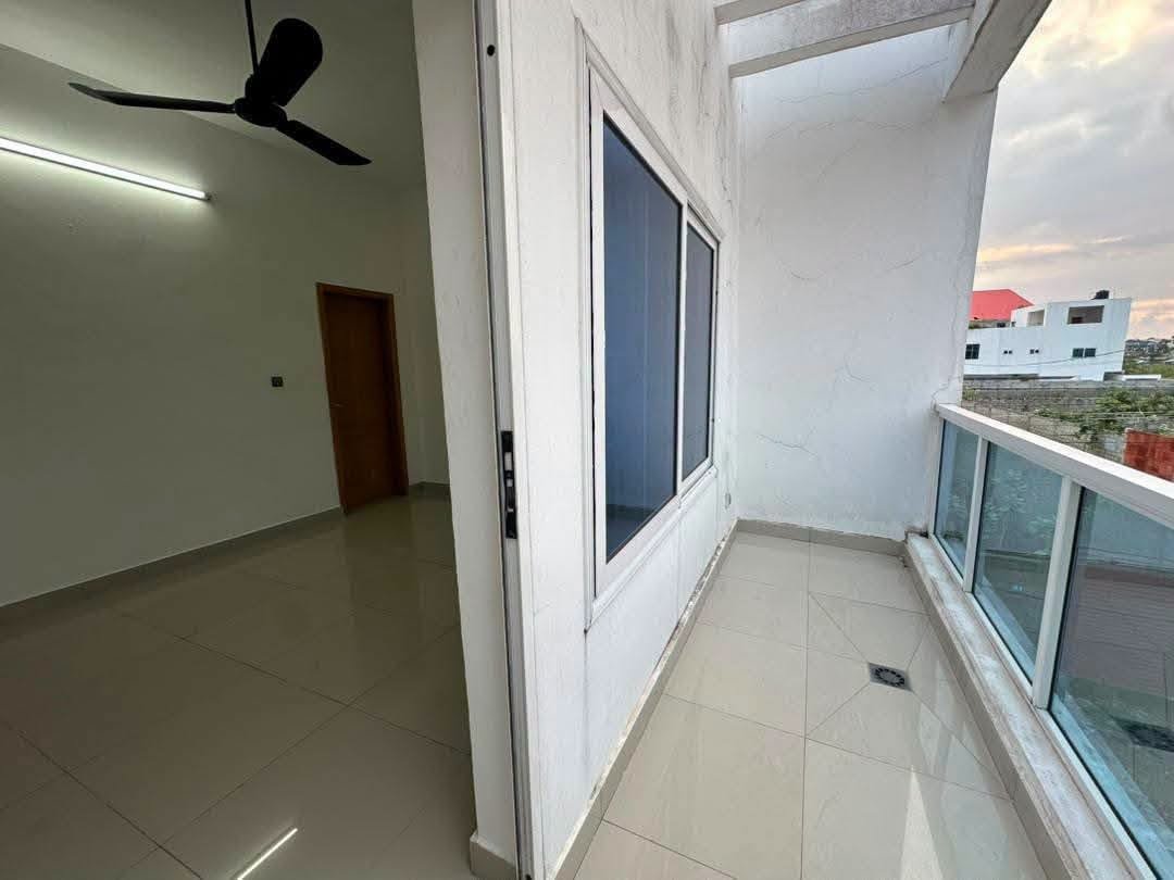 Villa duplex moderne à vendre à Fidjrossè proche Route des Pêches 12 Villa duplex moderne à vendre à Fidjrossè proche Route des Pêches 12