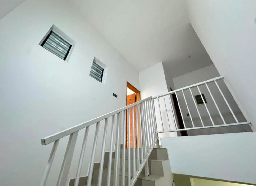 Villa duplex moderne à vendre à Fidjrossè proche Route des Pêches 13