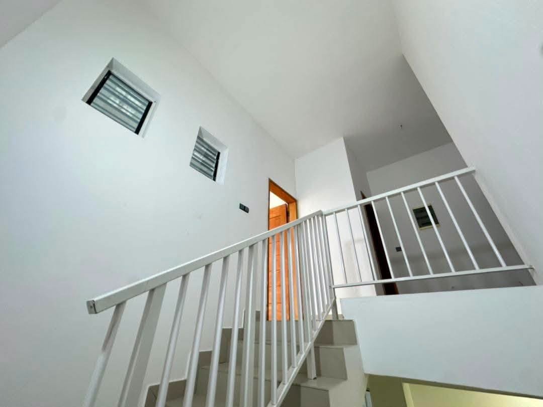 Villa duplex moderne à vendre à Fidjrossè proche Route des Pêches 13 Villa duplex moderne à vendre à Fidjrossè proche Route des Pêches 13
