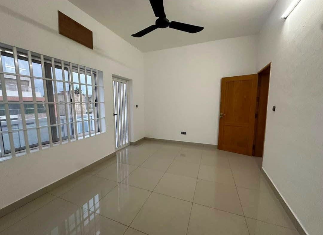 Villa duplex moderne à vendre à Fidjrossè proche Route des Pêches 3