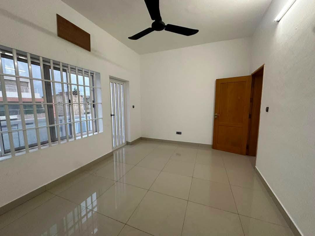 Villa duplex moderne à vendre à Fidjrossè proche Route des Pêches 3 Villa duplex moderne à vendre à Fidjrossè proche Route des Pêches 3