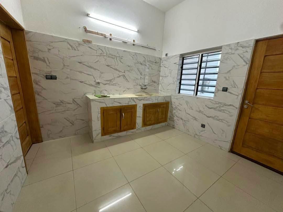 Villa duplex moderne à vendre à Fidjrossè proche Route des Pêches 5 Villa duplex moderne à vendre à Fidjrossè proche Route des Pêches 5