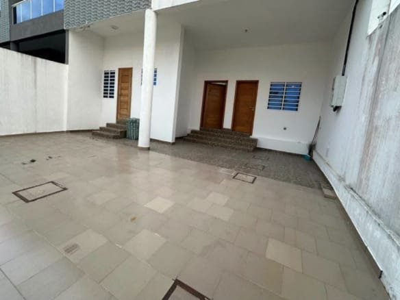 Villa duplex moderne à vendre à Fidjrossè proche Route des Pêches