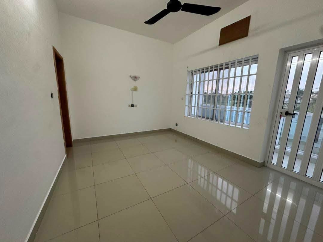 Villa duplex moderne à vendre à Fidjrossè proche Route des Pêches 6 Villa duplex moderne à vendre à Fidjrossè proche Route des Pêches 6