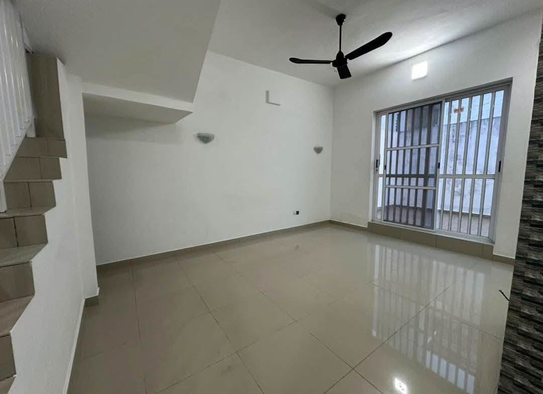 Villa duplex moderne à vendre à Fidjrossè proche Route des Pêches 7