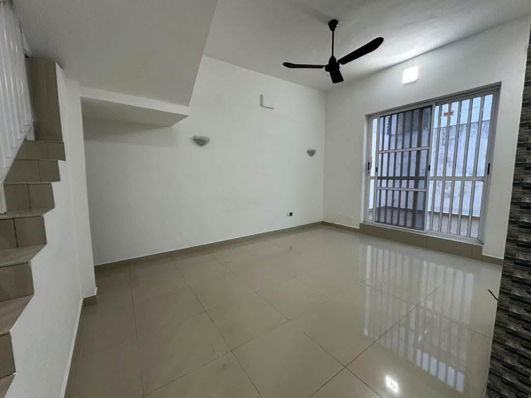 Villa duplex moderne à vendre à Fidjrossè proche Route des Pêches 7 Villa duplex moderne à vendre à Fidjrossè proche Route des Pêches 7