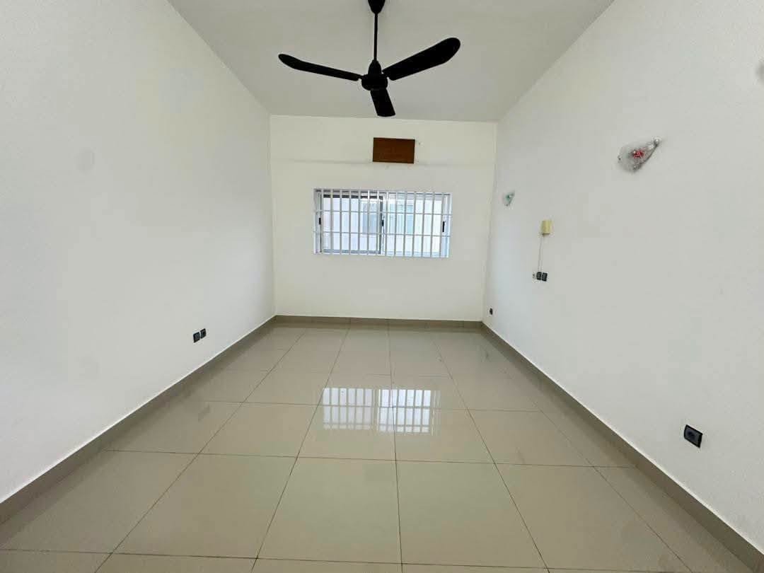 Villa duplex moderne à vendre à Fidjrossè proche Route des Pêches 8 Villa duplex moderne à vendre à Fidjrossè proche Route des Pêches 8