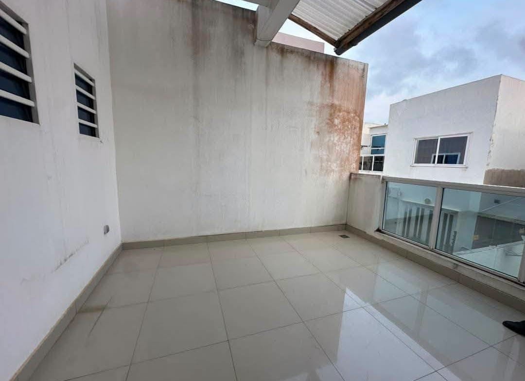 Villa duplex moderne à vendre à Fidjrossè proche Route des Pêches 9