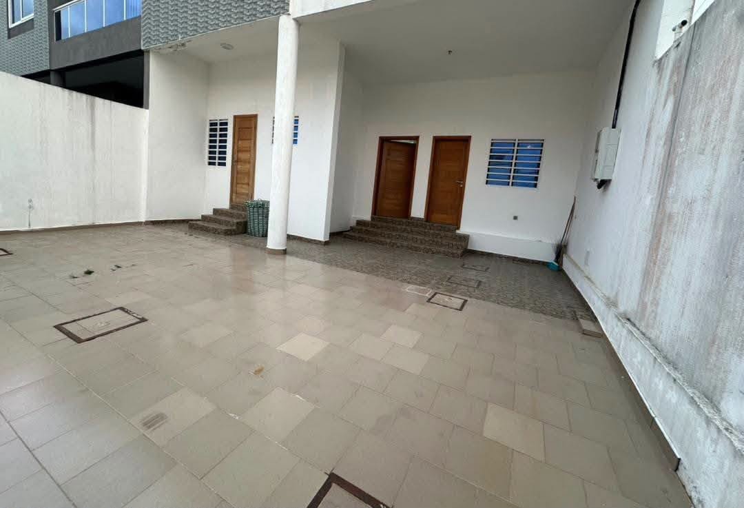 Villa duplex moderne à vendre à Fidjrossè proche Route des Pêches