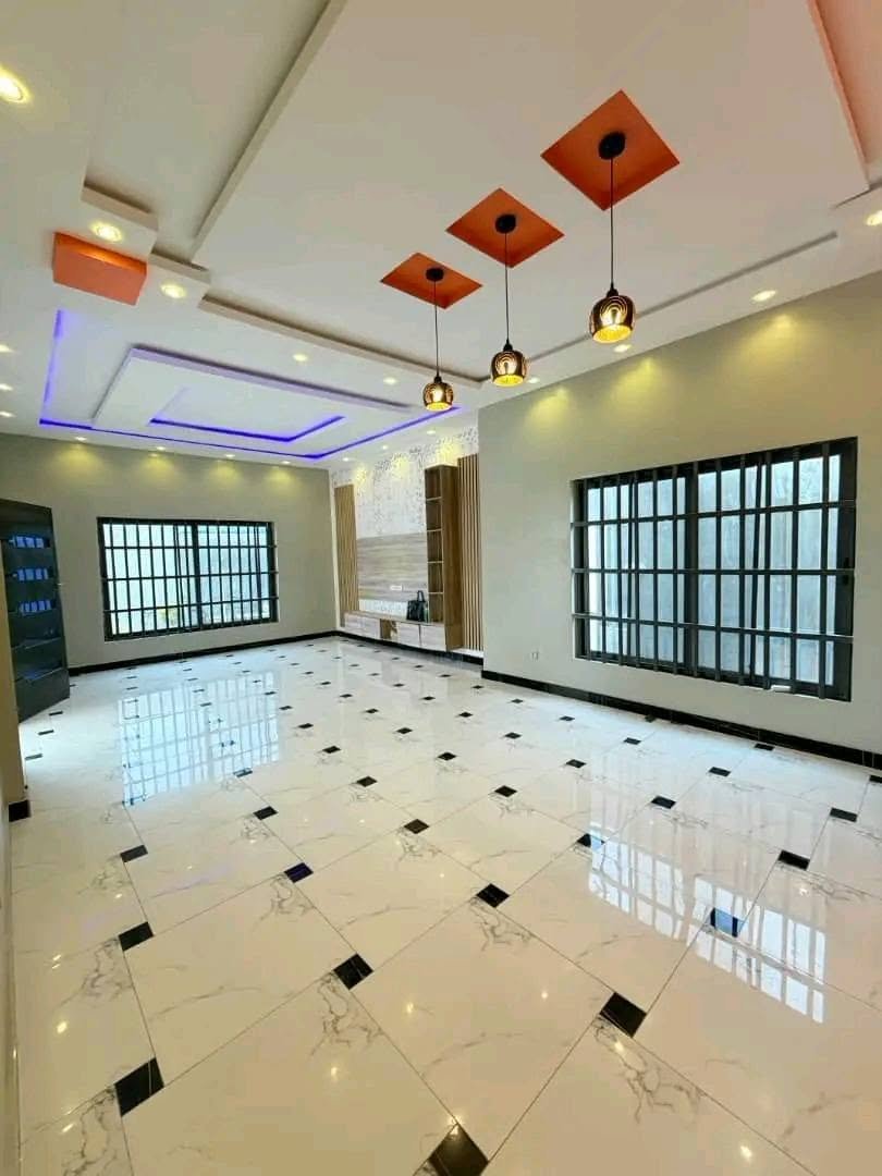 Villa moderne 3 chambres à louer à Fidjrossè Akogbato 10