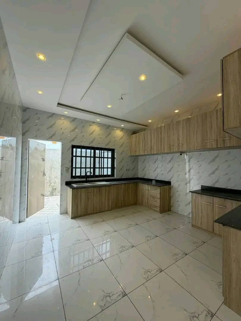 Villa moderne 3 chambres à louer à Fidjrossè Akogbato 6