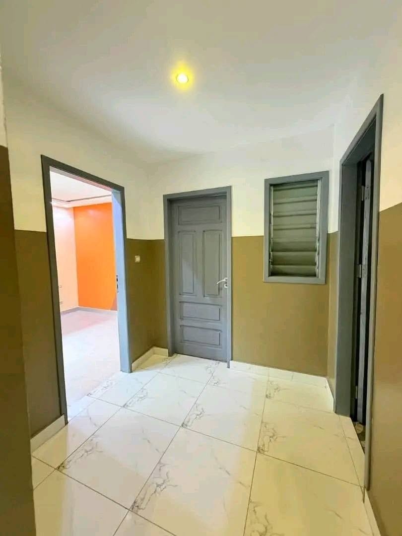 Villa moderne 3 chambres à louer à Fidjrossè Akogbato 7