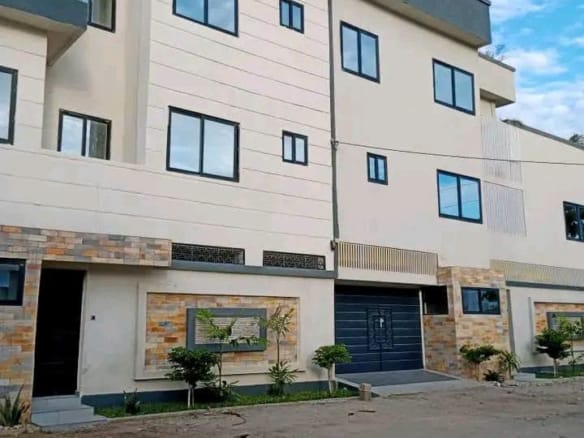 Villa triplex avec vue mer à Fidjrossè Plage
