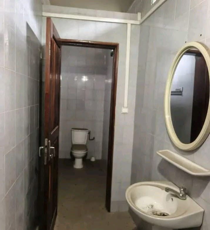 bureau professionnel à louer à Jéricho 4