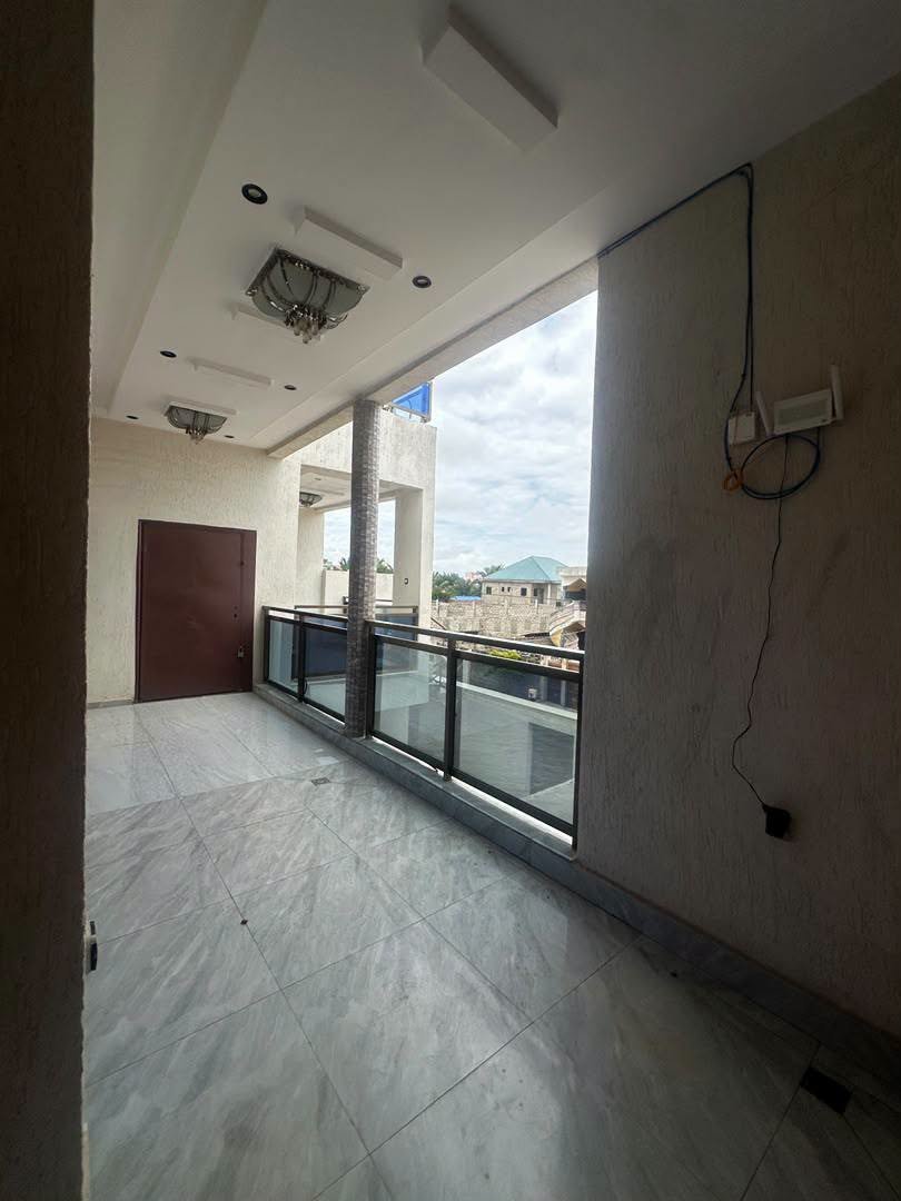 Appartement duplex avec piscine à louer à Fidjrossè Togbin Plage 13