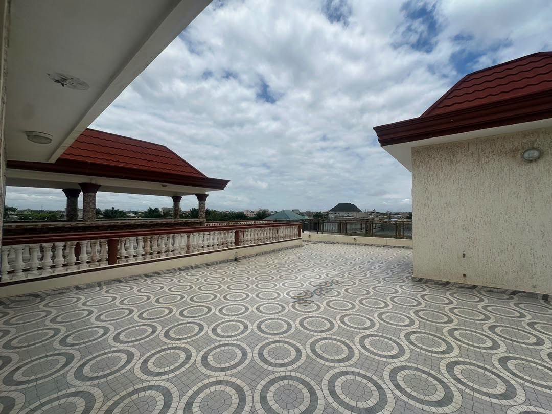 Appartement duplex avec piscine à louer à Fidjrossè Togbin Plage 16