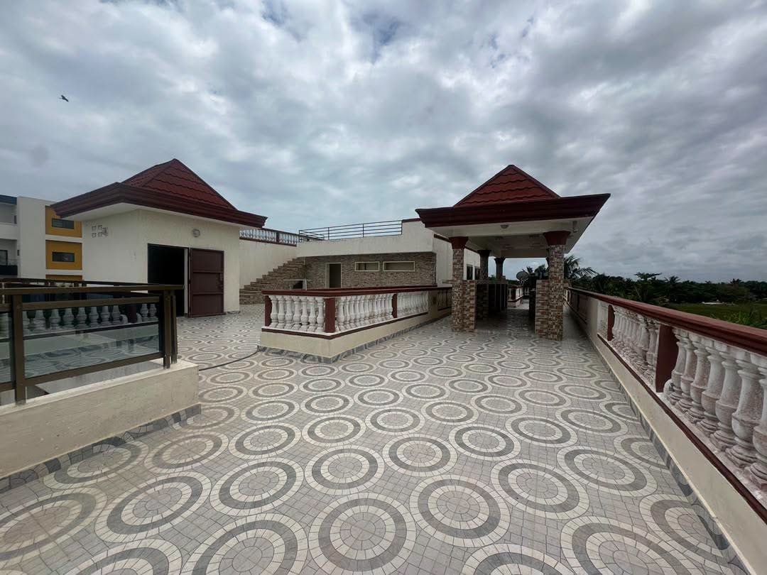 Appartement duplex avec piscine à louer à Fidjrossè Togbin Plage 6
