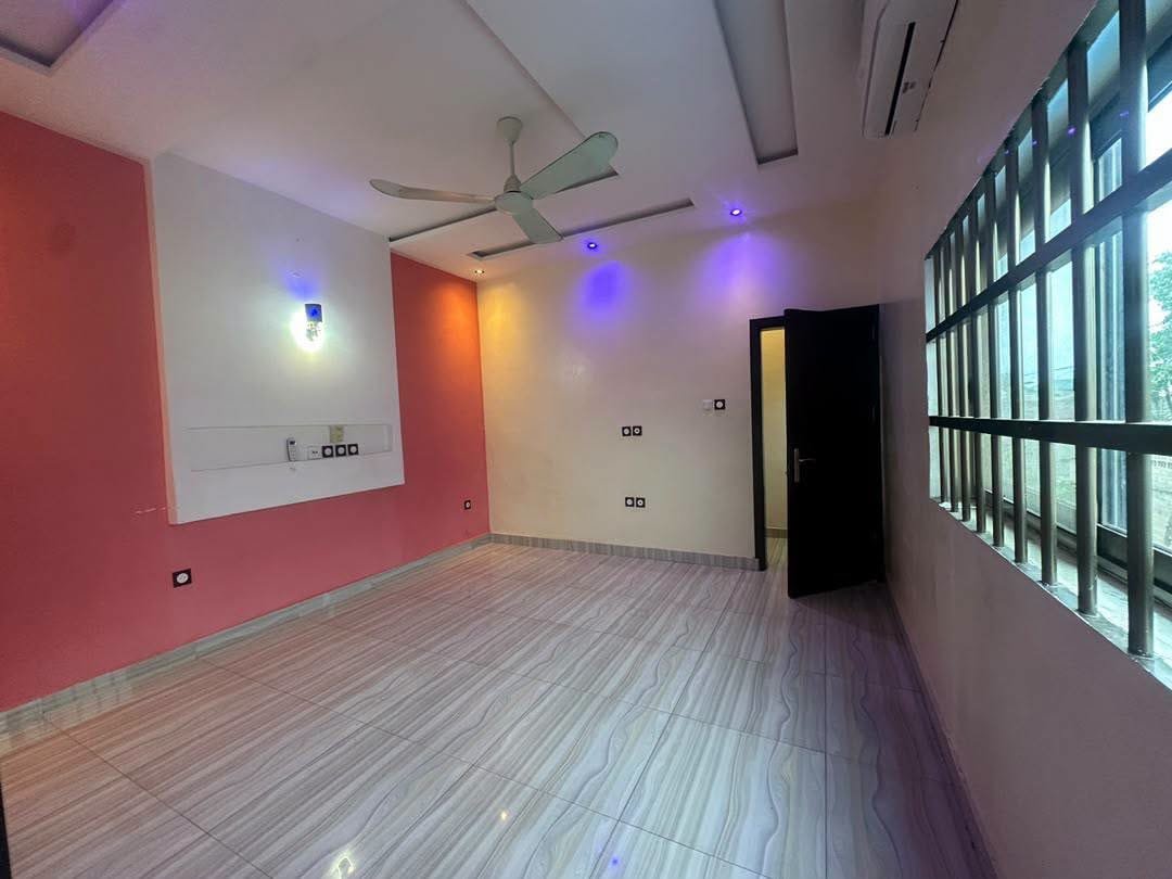 Appartement duplex avec piscine à louer à Fidjrossè Togbin Plage4