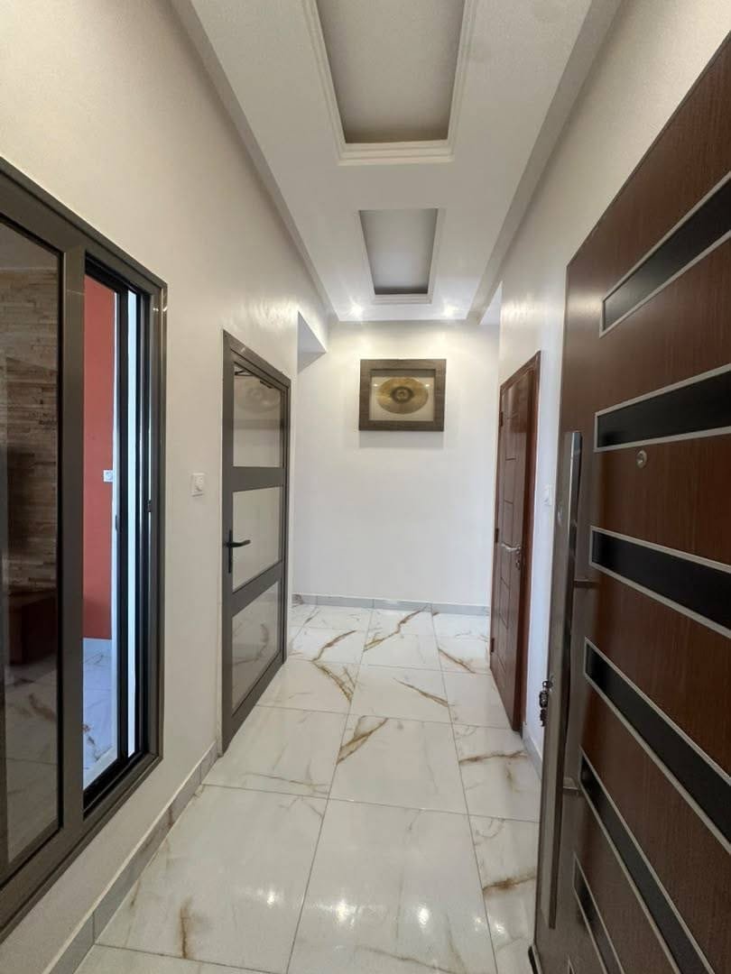 Appartement meublé 2 chambres à louer à Fidjrossè Plage avec piscine 16