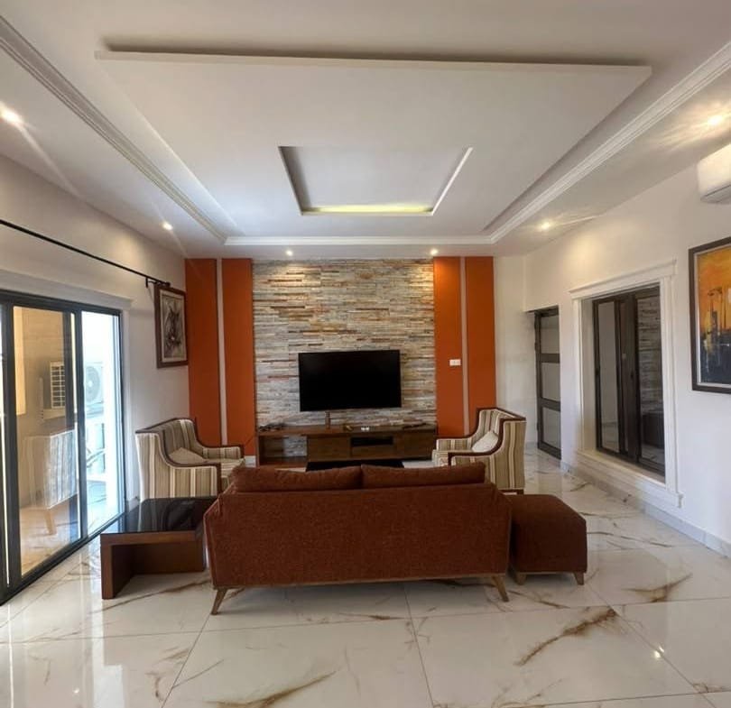 Appartement meublé 2 chambres à louer à Fidjrossè Plage avec piscine 3