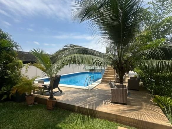 Appartement meublé 2 chambres à louer à Fidjrossè Plage avec piscine