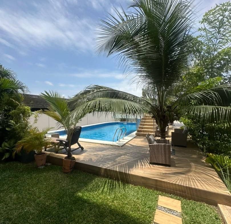 Appartement meublé 2 chambres à louer à Fidjrossè Plage avec piscine