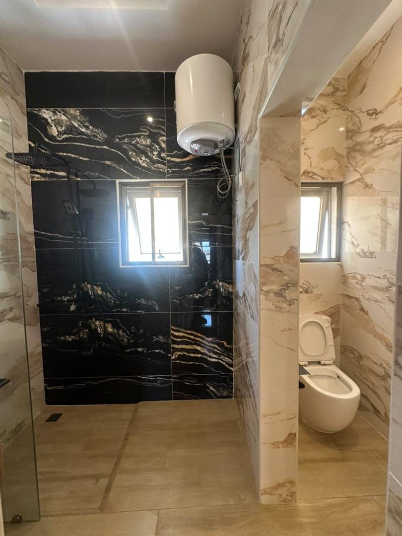 Appartement meublé 2 chambres à louer à Fidjrossè Plage avec piscine 9