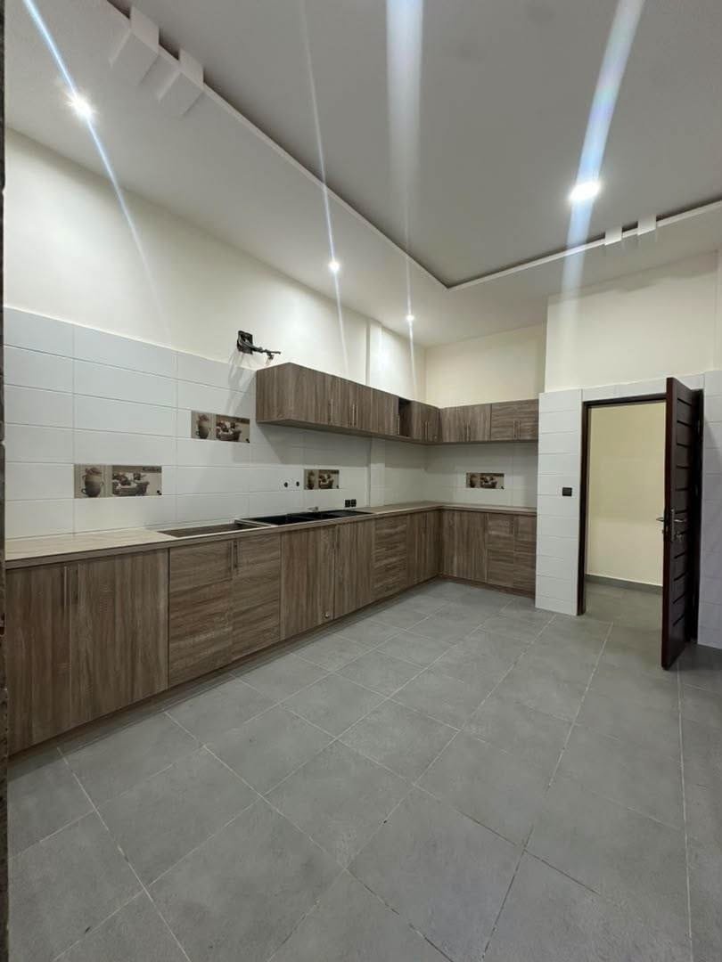 Appartement neuf à louer à Fidjrossè Plage – 3 chambres 4