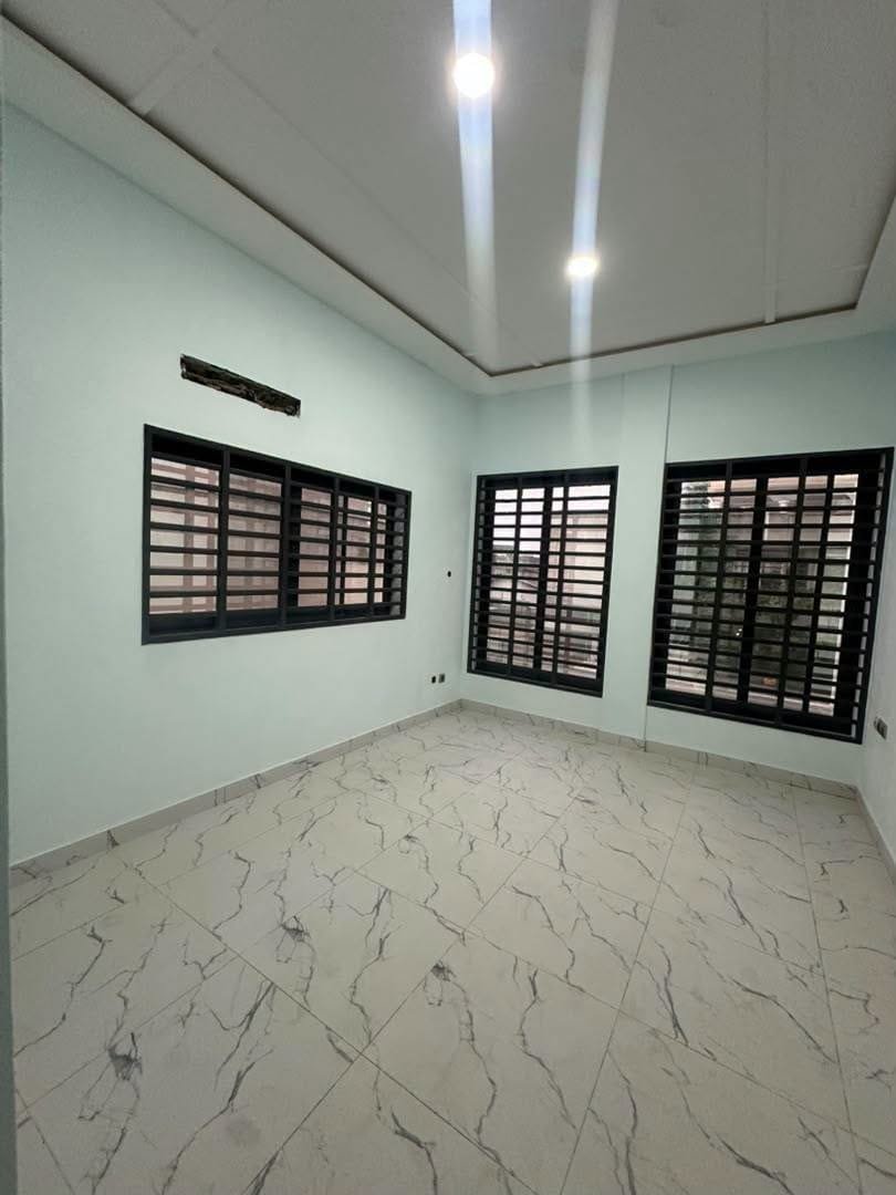 Appartement neuf à louer à Fidjrossè Plage – 3 chambres 6