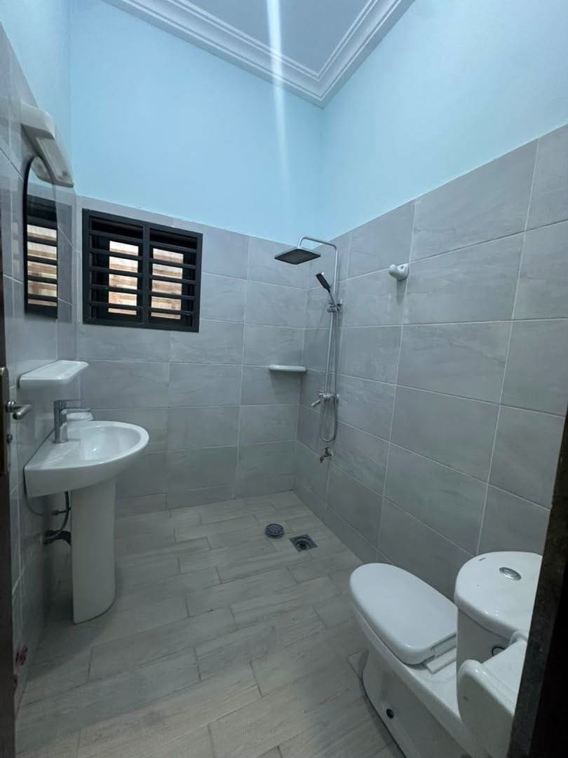 Appartement neuf à louer à Fidjrossè Plage – 3 chambres 8