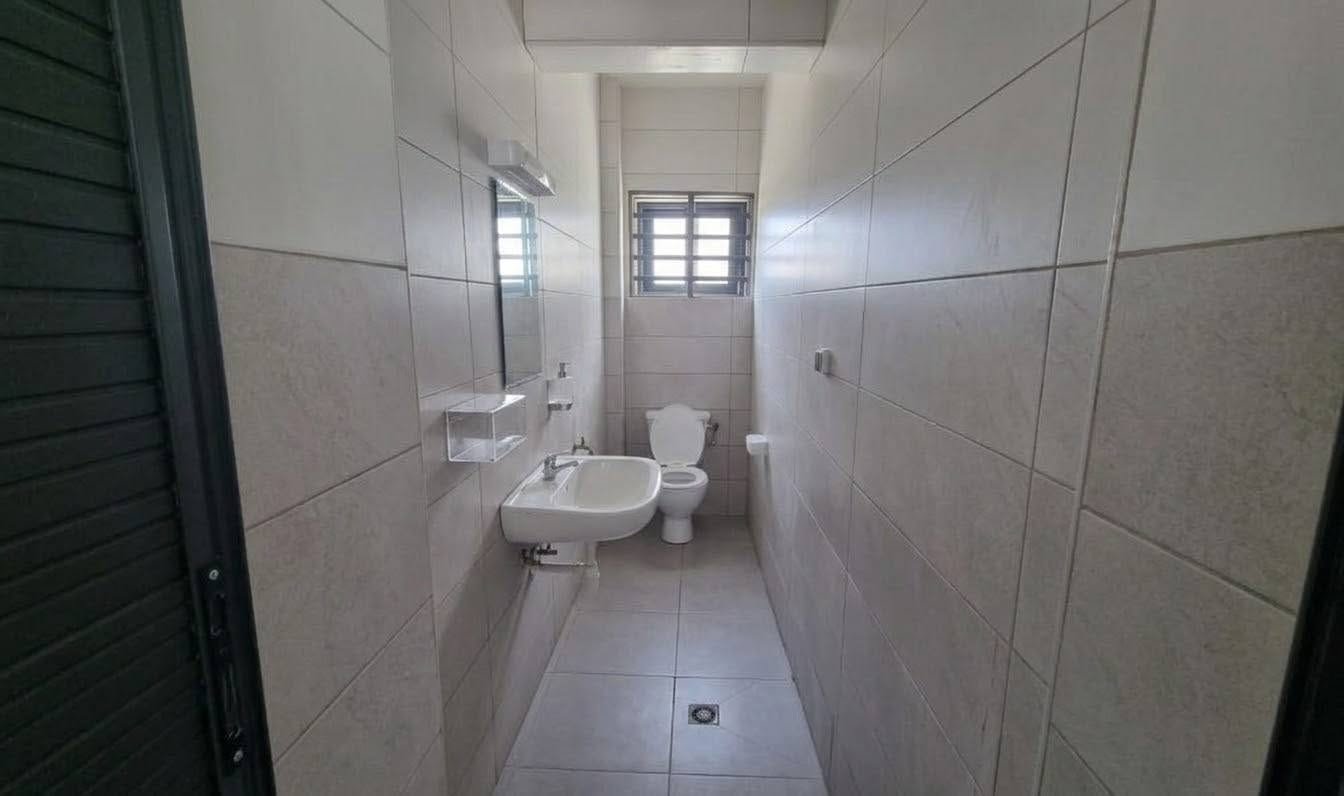 Boutique climatisée de 59,5 m² à louer à Agontikon Cotonou 4
