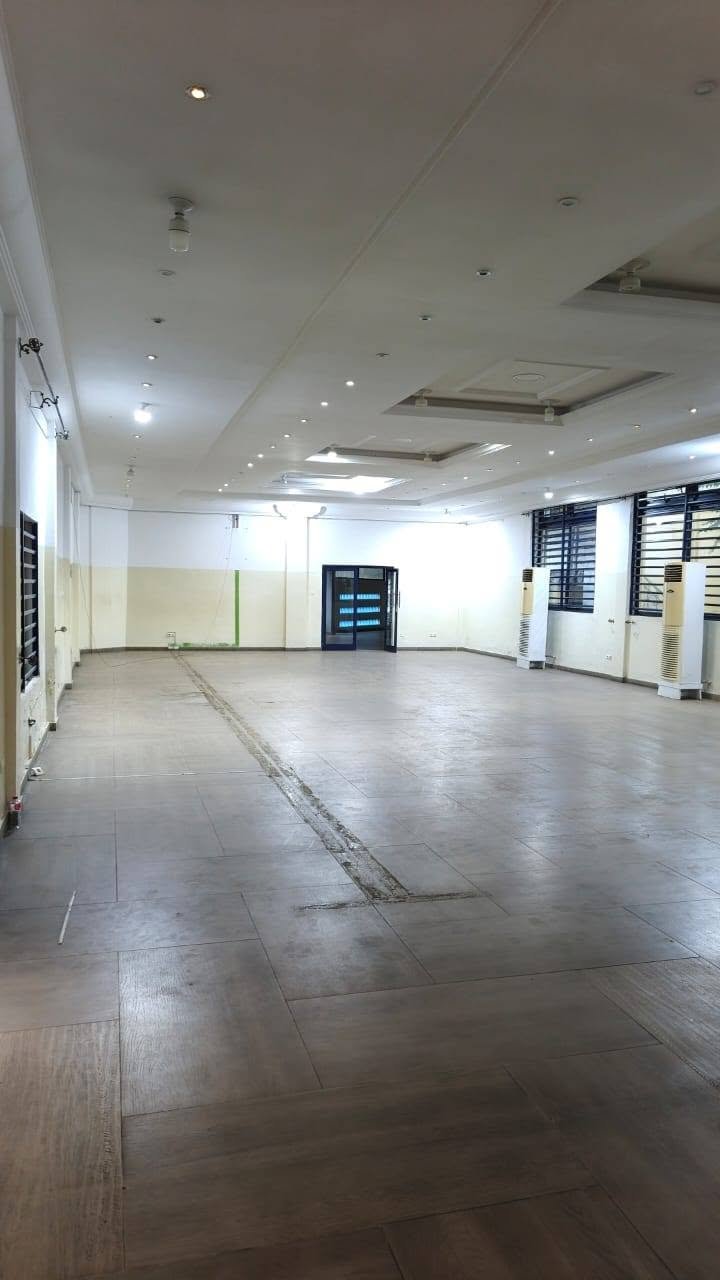 Grand hall climatisé de 300 m² à louer à Saint Michel Cotonou 4