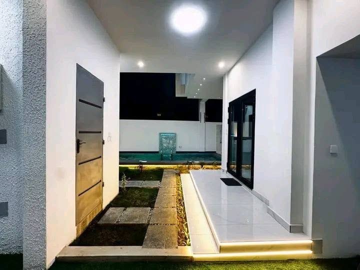 Luxueuses Villas à louer à Fidjrossè Plage Cotonou 18
