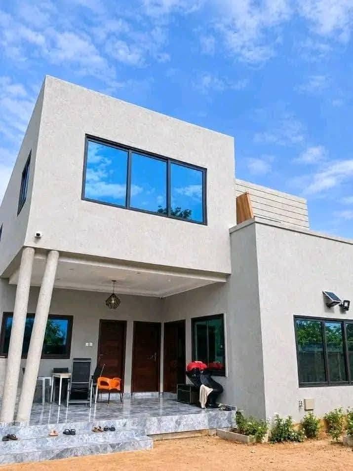 Villa R+1 de 5 chambres autonomes avec titre foncier à vendre à Hêvié Villa R+1 de 5 chambres autonomes avec titre foncier à vendre à Hêvié