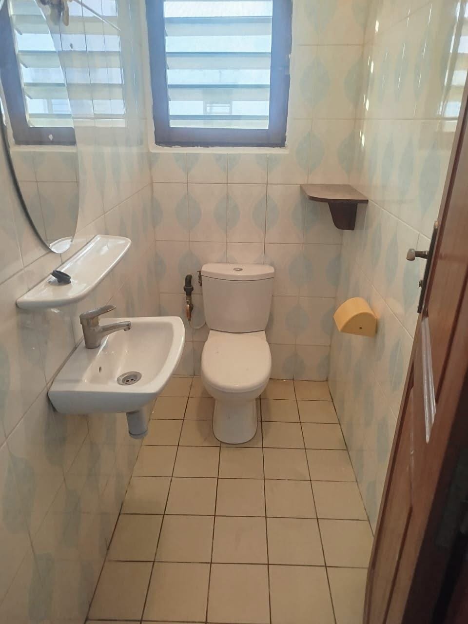Villa duplex de 5 chambres avec dépendance à louer à Houéyiho 7