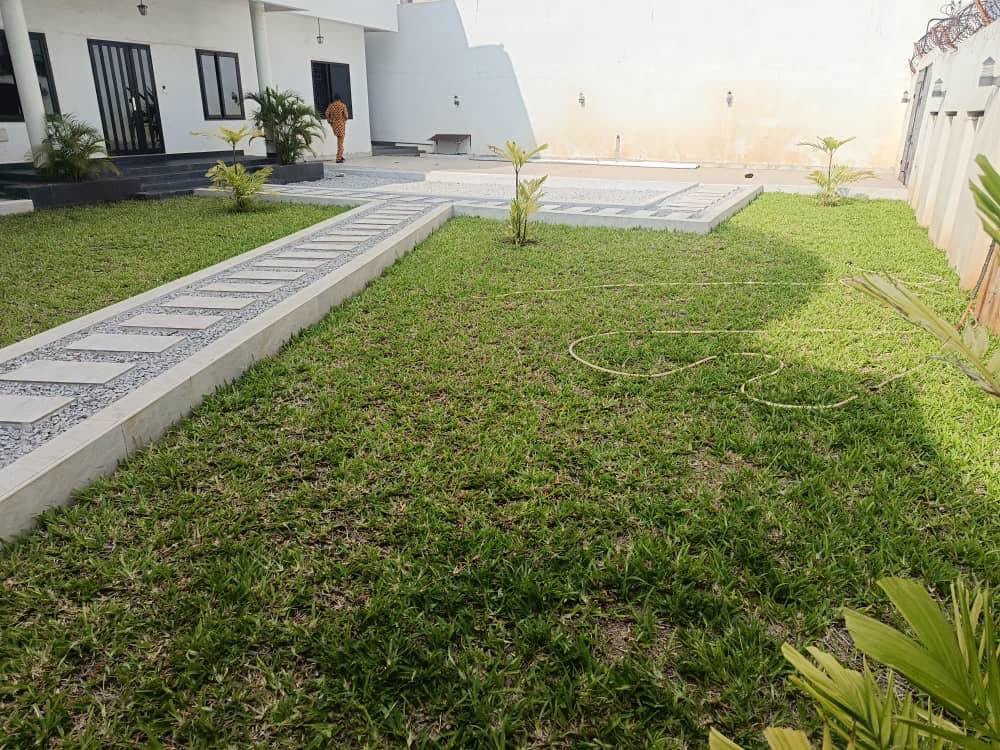 Villa meublée 4 chambres à louer à Akpakpa Zone des Ambassades 10