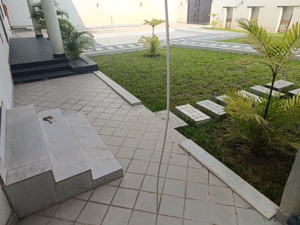 Villa meublée 4 chambres à louer à Akpakpa Zone des Ambassades 12
