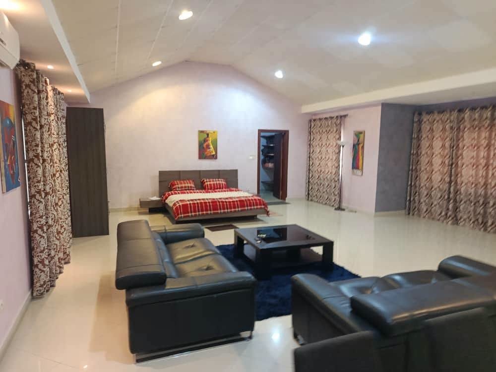 Villa meublée 4 chambres à louer à Akpakpa Zone des Ambassades 6